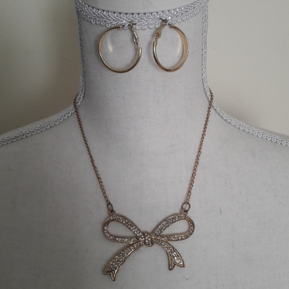 Gold necklace with BONUS earrings!